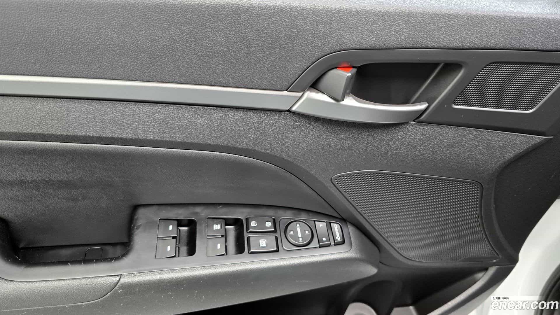 AVANTE Hyundai 2017.11-OPTION-020