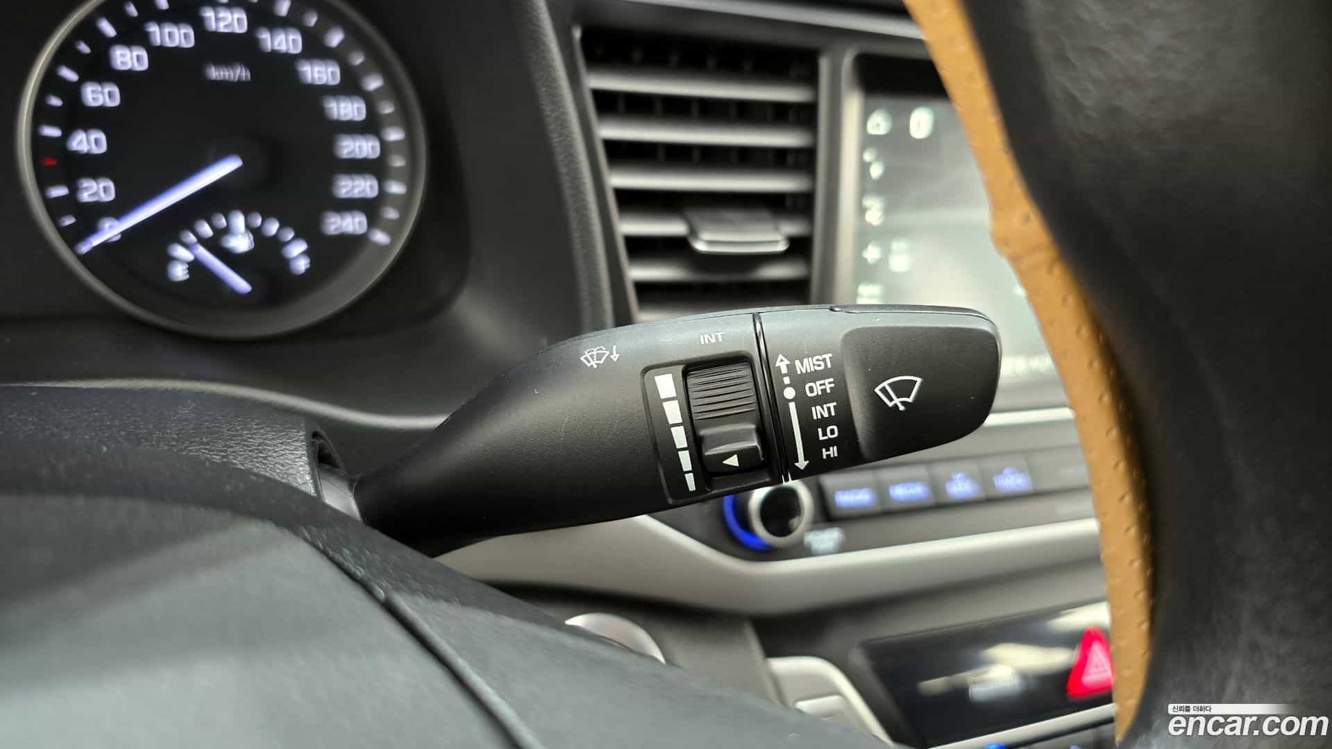 AVANTE Hyundai 2017.11-OPTION-023