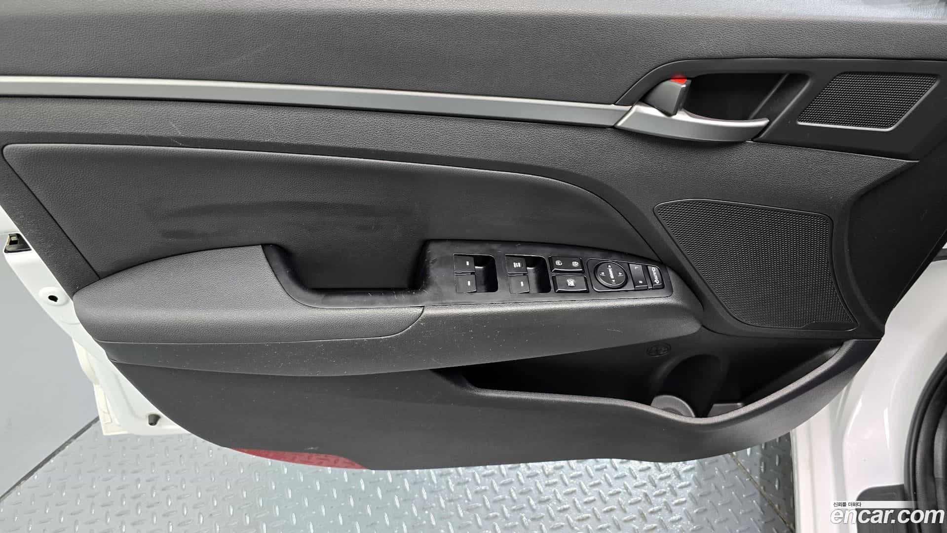AVANTE Hyundai 2017.11-INNER-034