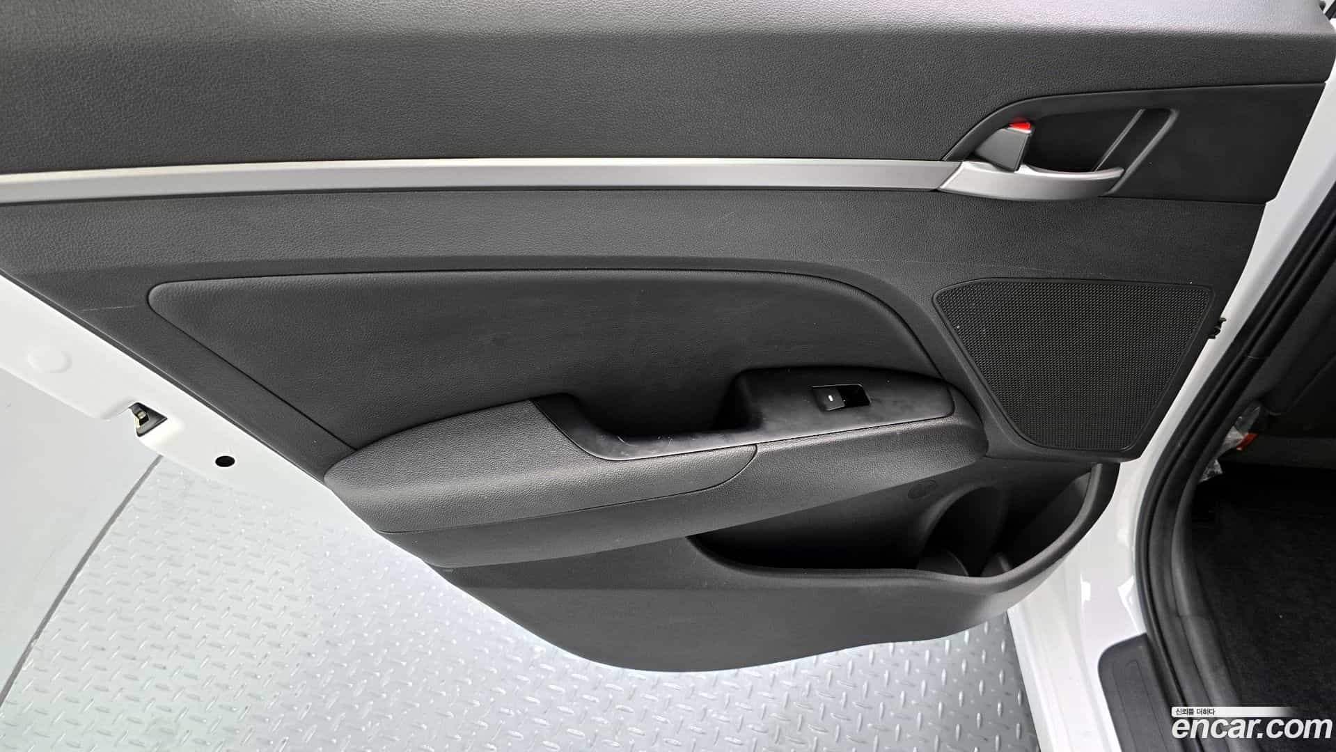 AVANTE Hyundai 2017.11-INNER-035
