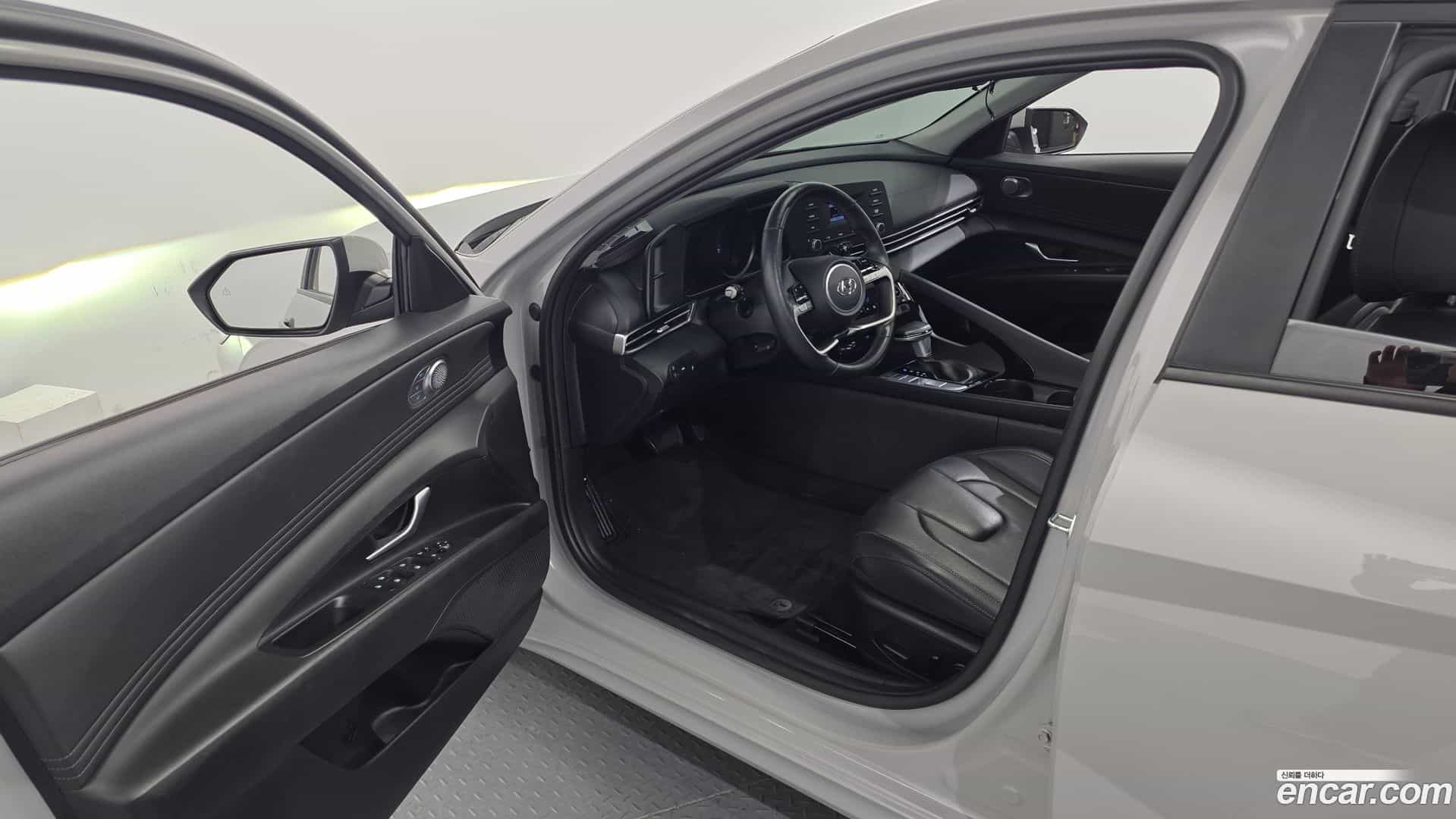 AVANTE Hyundai 2022.2-INNER-010