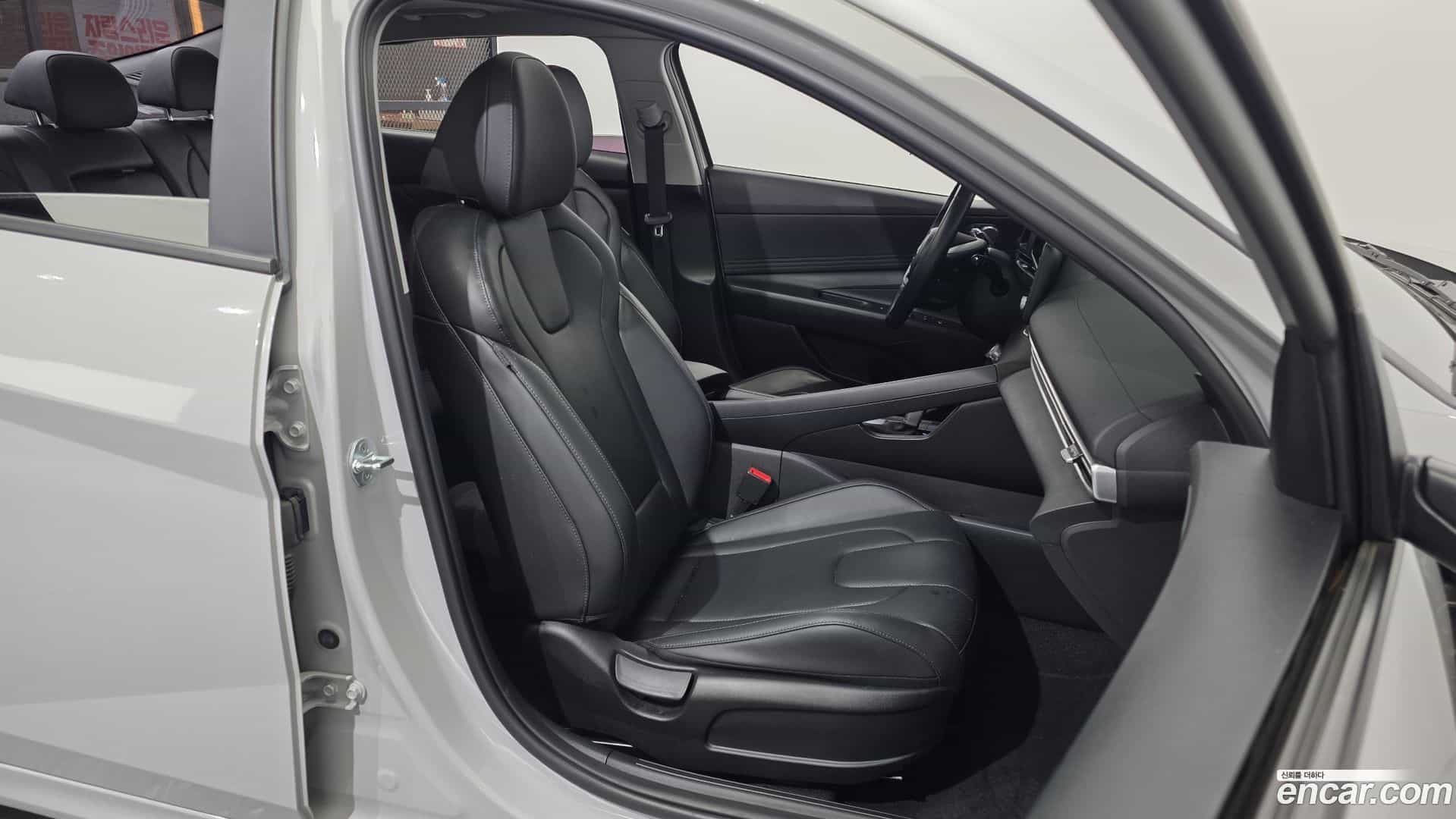 AVANTE Hyundai 2022.2-OPTION-016