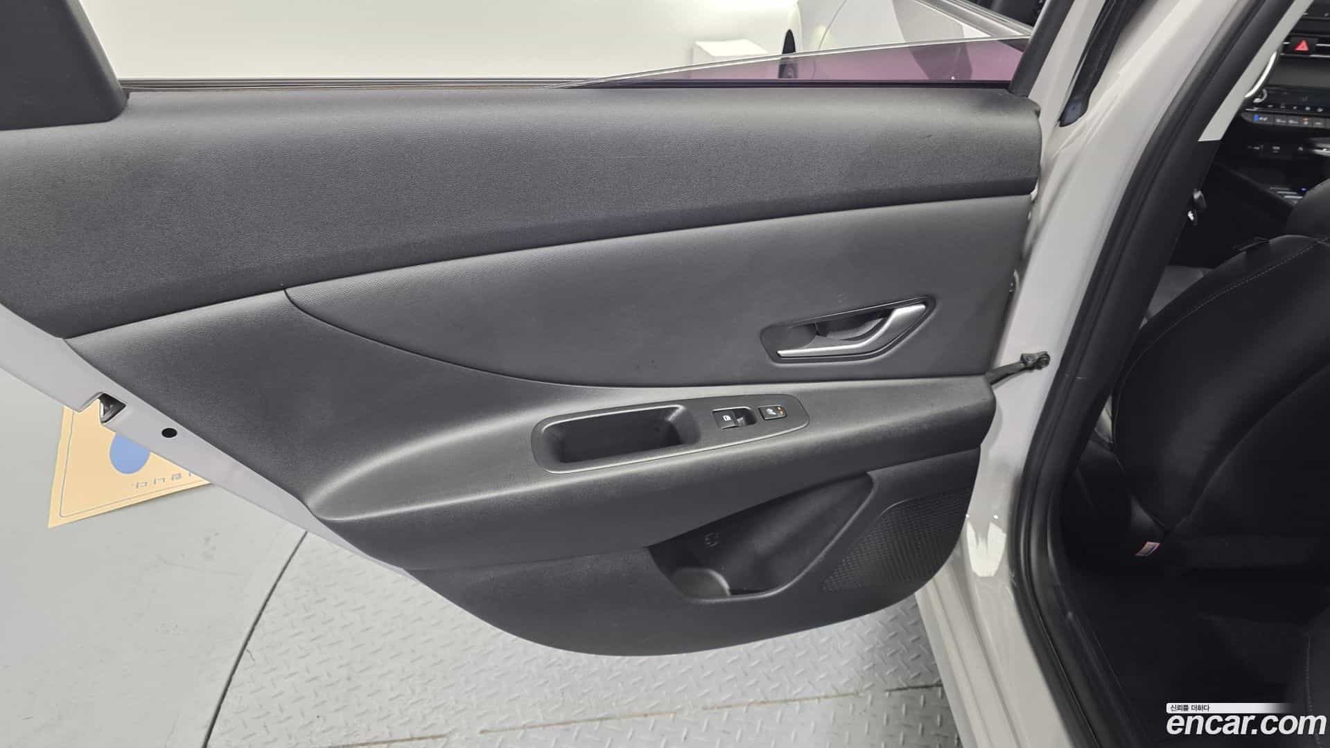 AVANTE Hyundai 2022.2-INNER-035