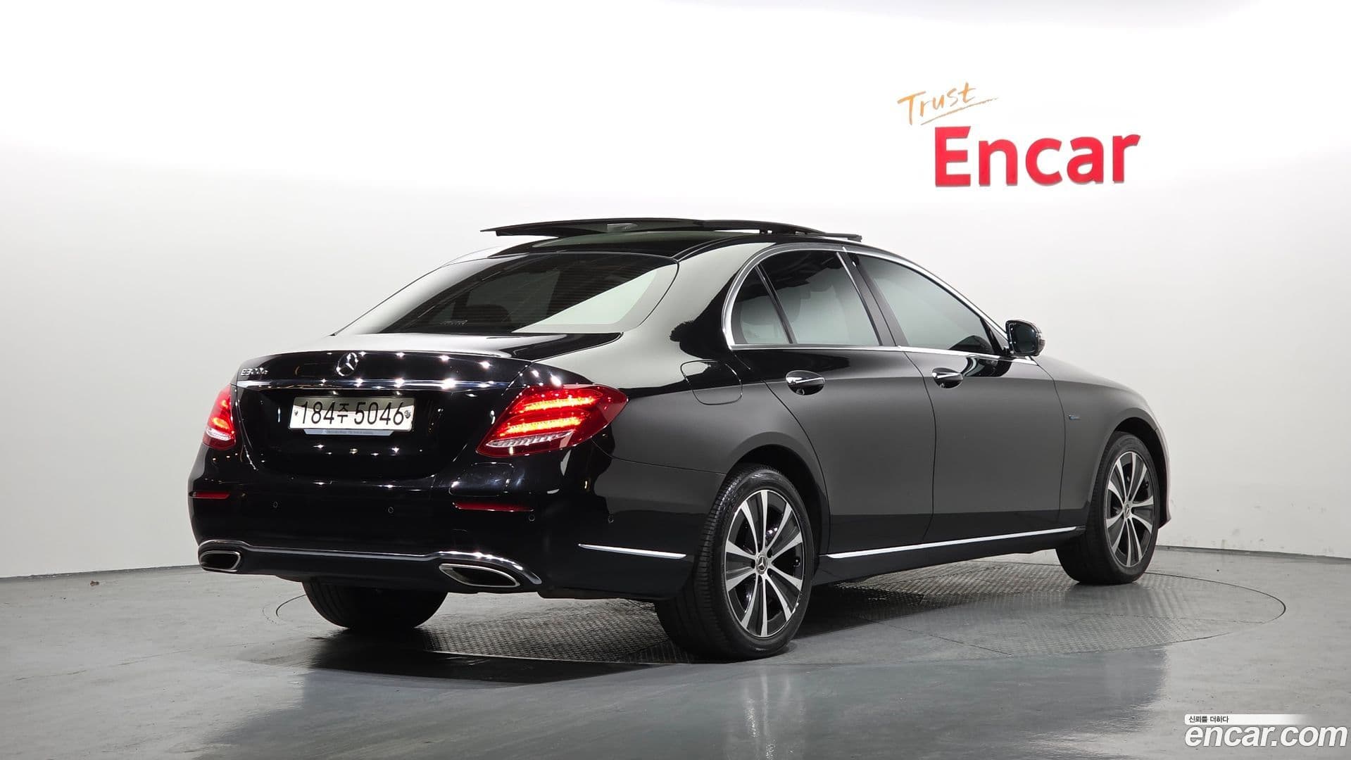 Main__Slider__Photo:E-Class Mercedes-Benz 2019.11-1