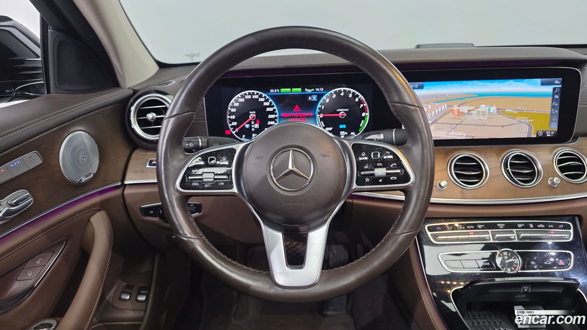 Main__Slider__Photo:E-Class Mercedes-Benz 2019.11-12