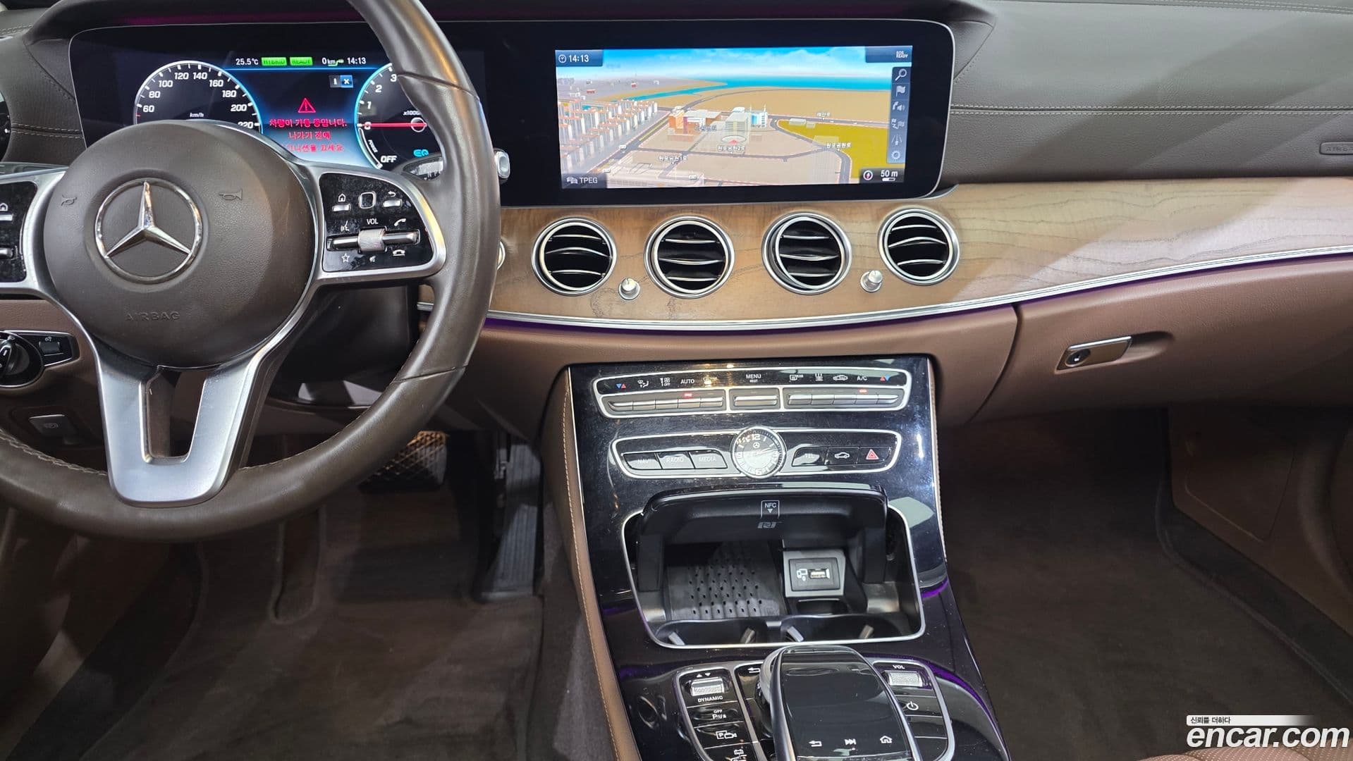 Main__Slider__Photo:E-Class Mercedes-Benz 2019.11-18