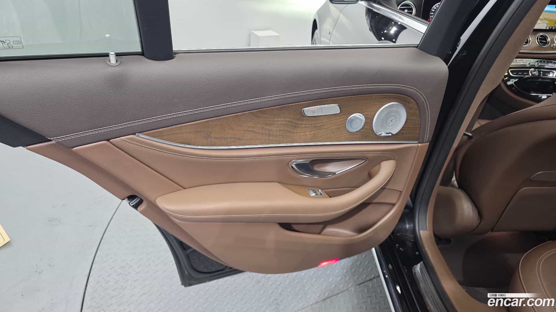 E-Class Mercedes-Benz 2019.11-INNER-035