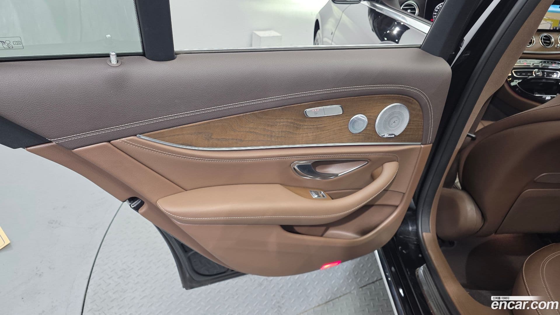 Main__Slider__Photo:E-Class Mercedes-Benz 2019.11-24