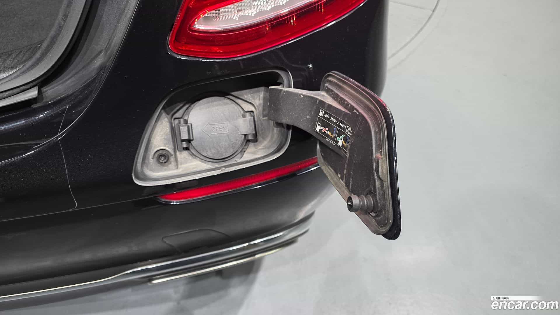 E-Class Mercedes-Benz 2019.11-OPTION-040