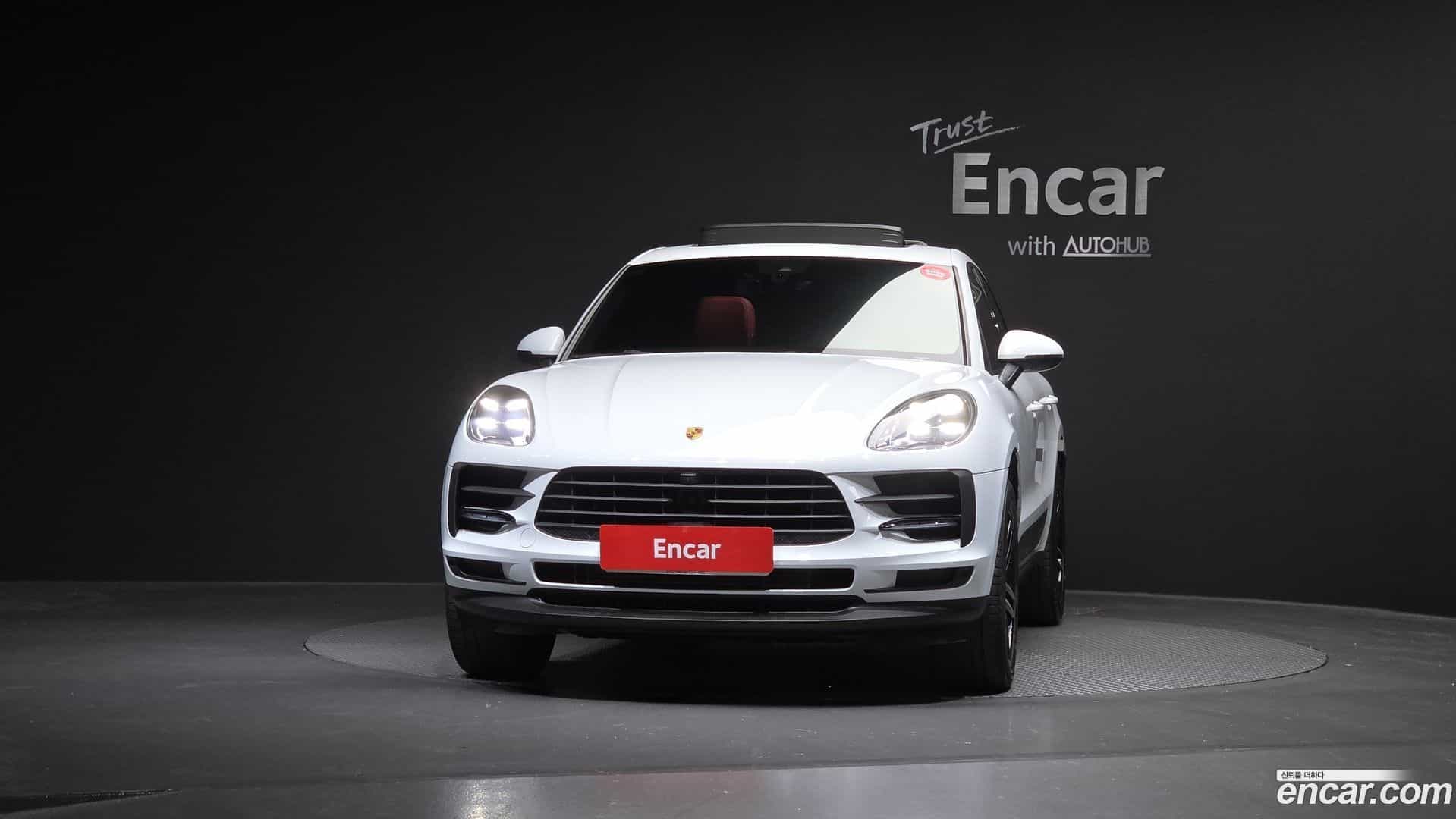 Macan Porsche 2021.8-OUTER-003