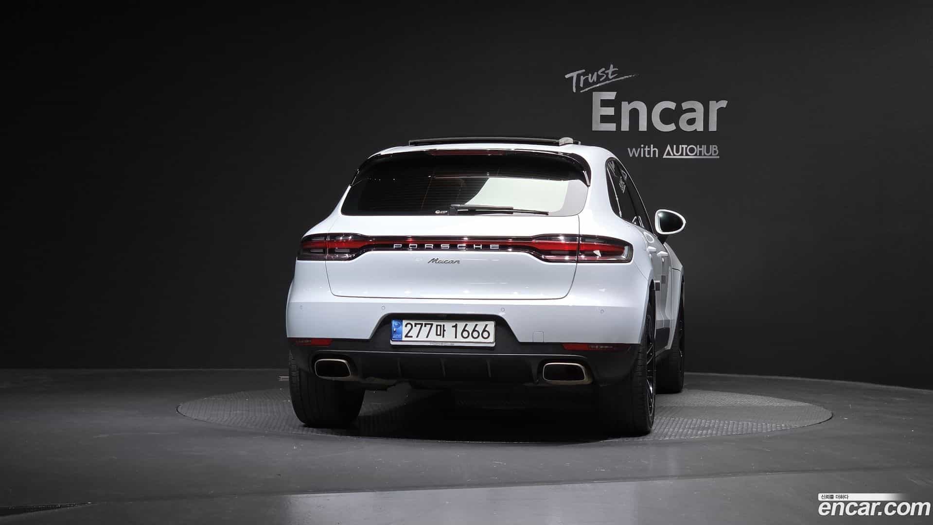 Macan Porsche 2021.8-OUTER-004