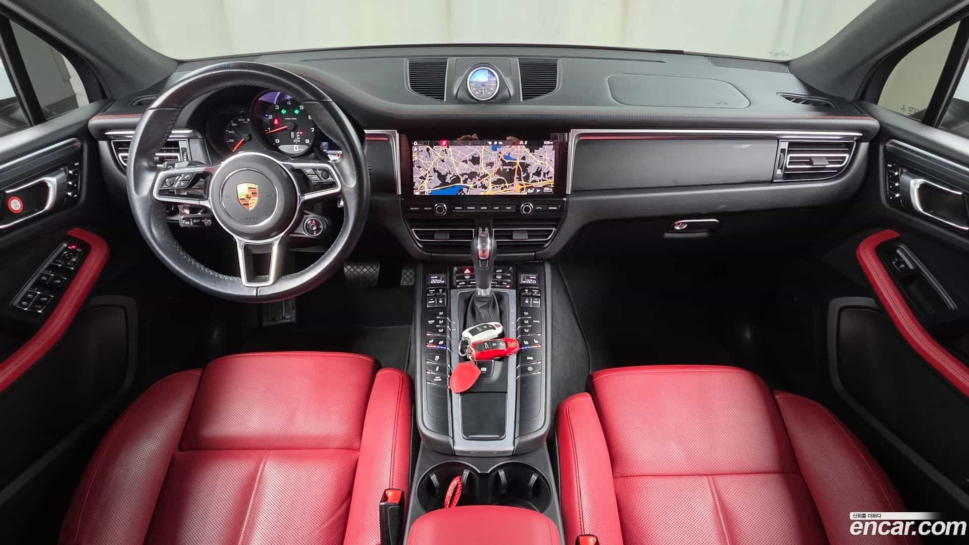 Macan Porsche 2021.8-INNER-007