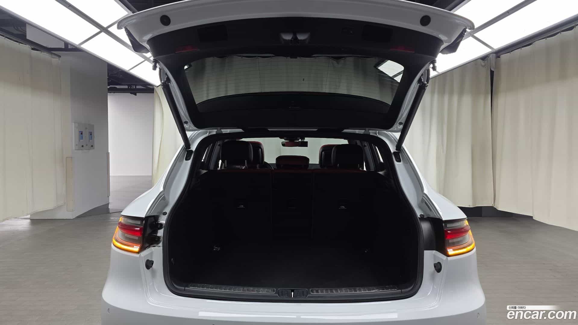 Macan Porsche 2021.8-OPTION-024