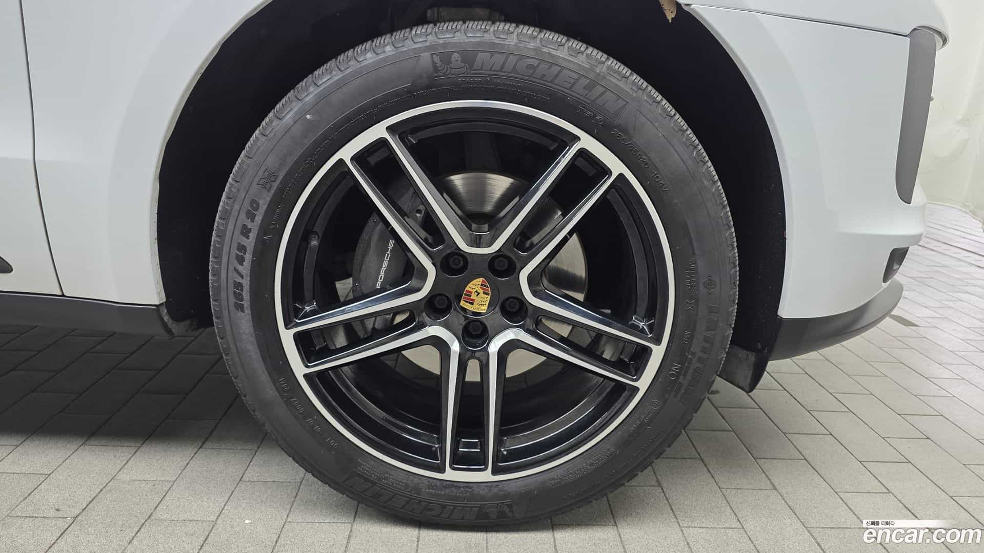 Macan Porsche 2021.8-OUTER-031