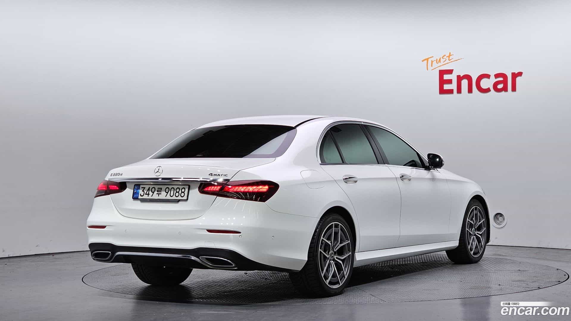 E-Class Mercedes-Benz 2022.6-OUTER-002