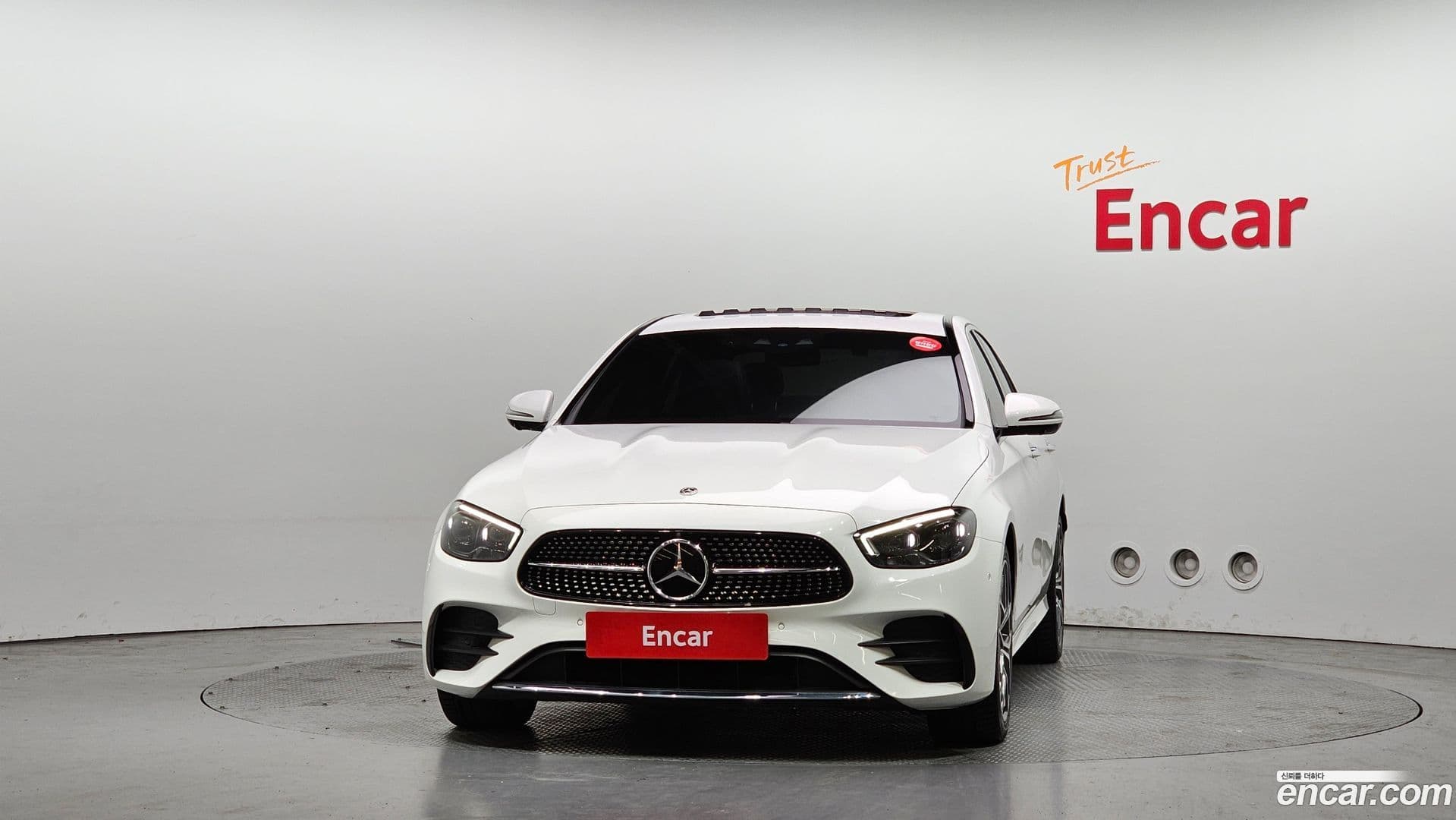 Main__Slider__Photo:E-Class Mercedes-Benz 2022.6-2