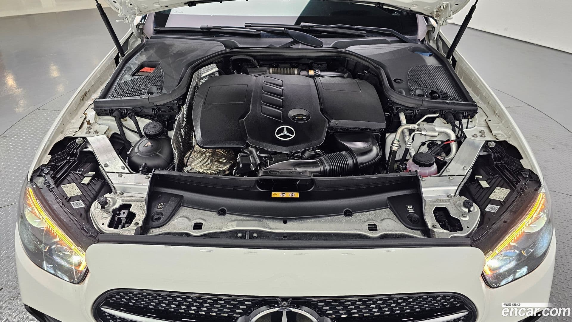 Main__Slider__Photo:E-Class Mercedes-Benz 2022.6-5