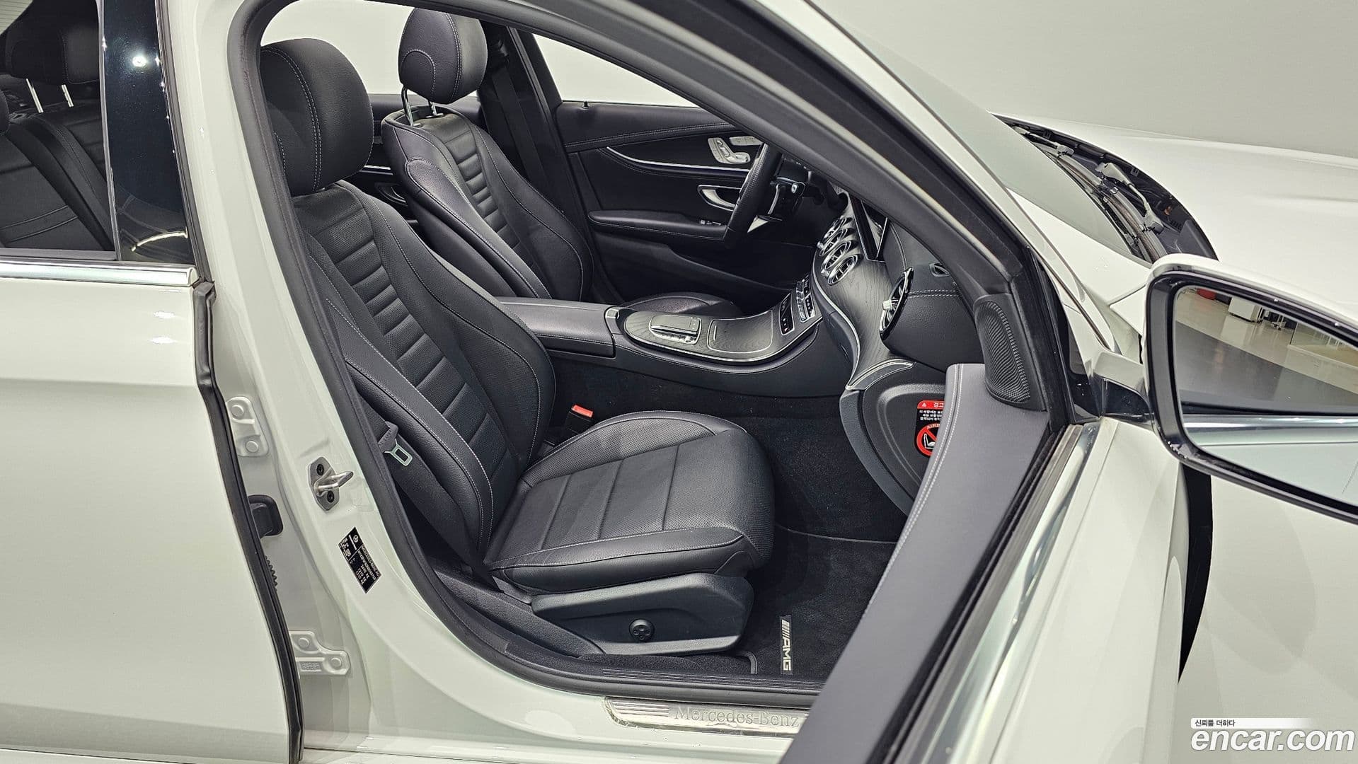 Main__Slider__Photo:E-Class Mercedes-Benz 2022.6-9