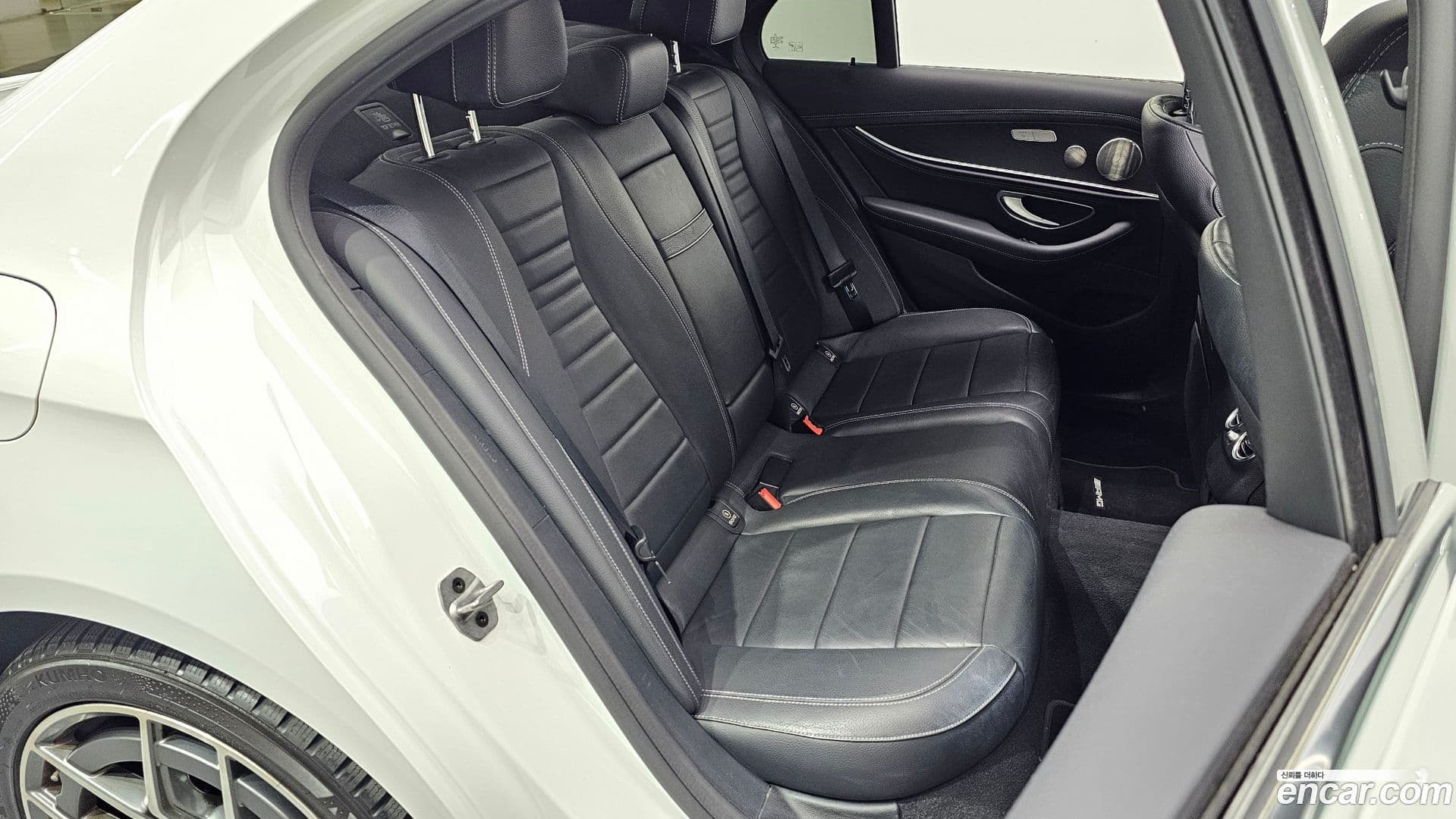 Main__Slider__Photo:E-Class Mercedes-Benz 2022.6-10