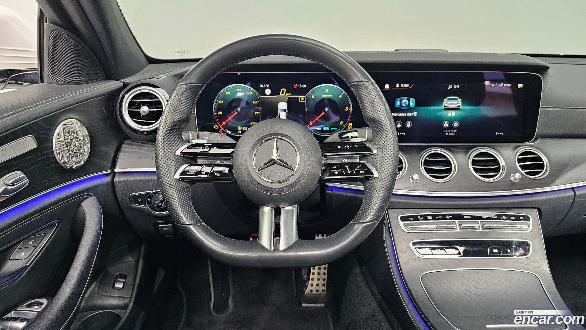Main__Slider__Photo:E-Class Mercedes-Benz 2022.6-12
