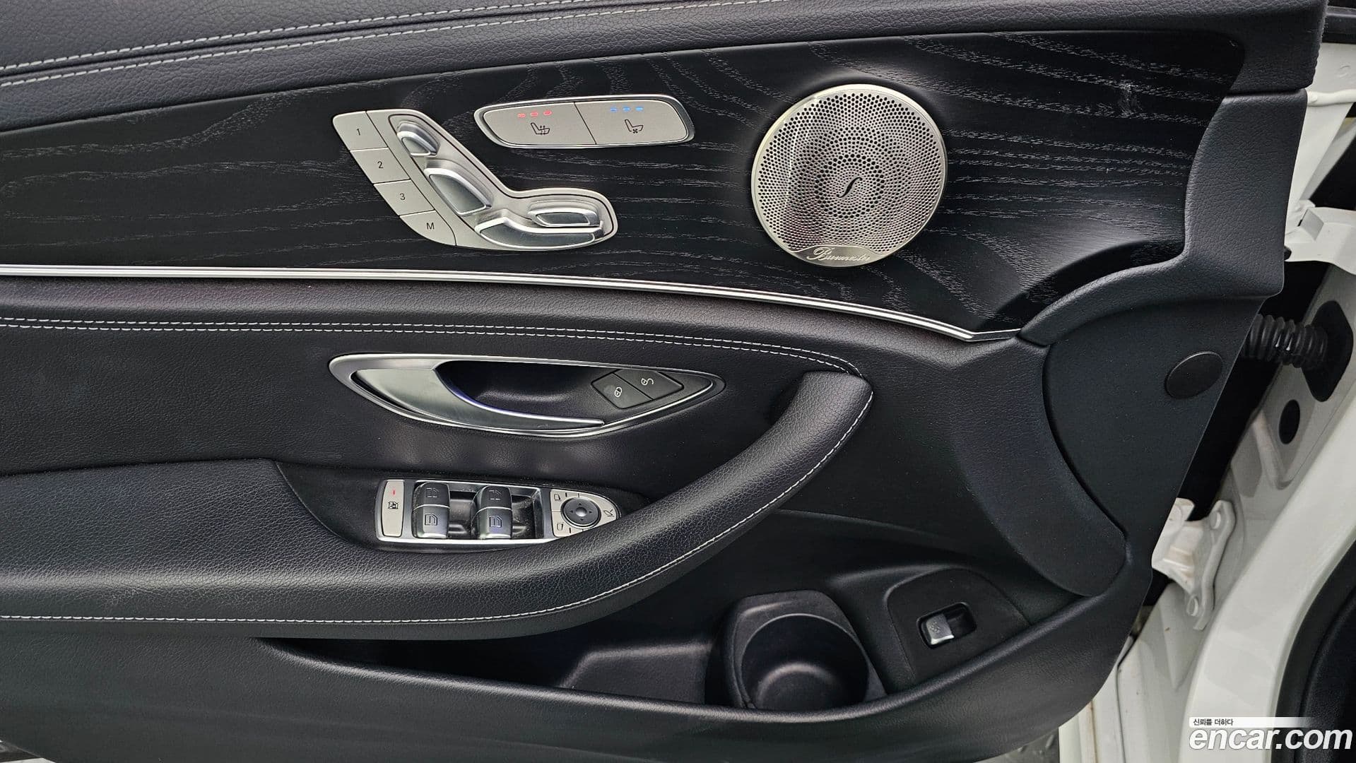 Main__Slider__Photo:E-Class Mercedes-Benz 2022.6-16