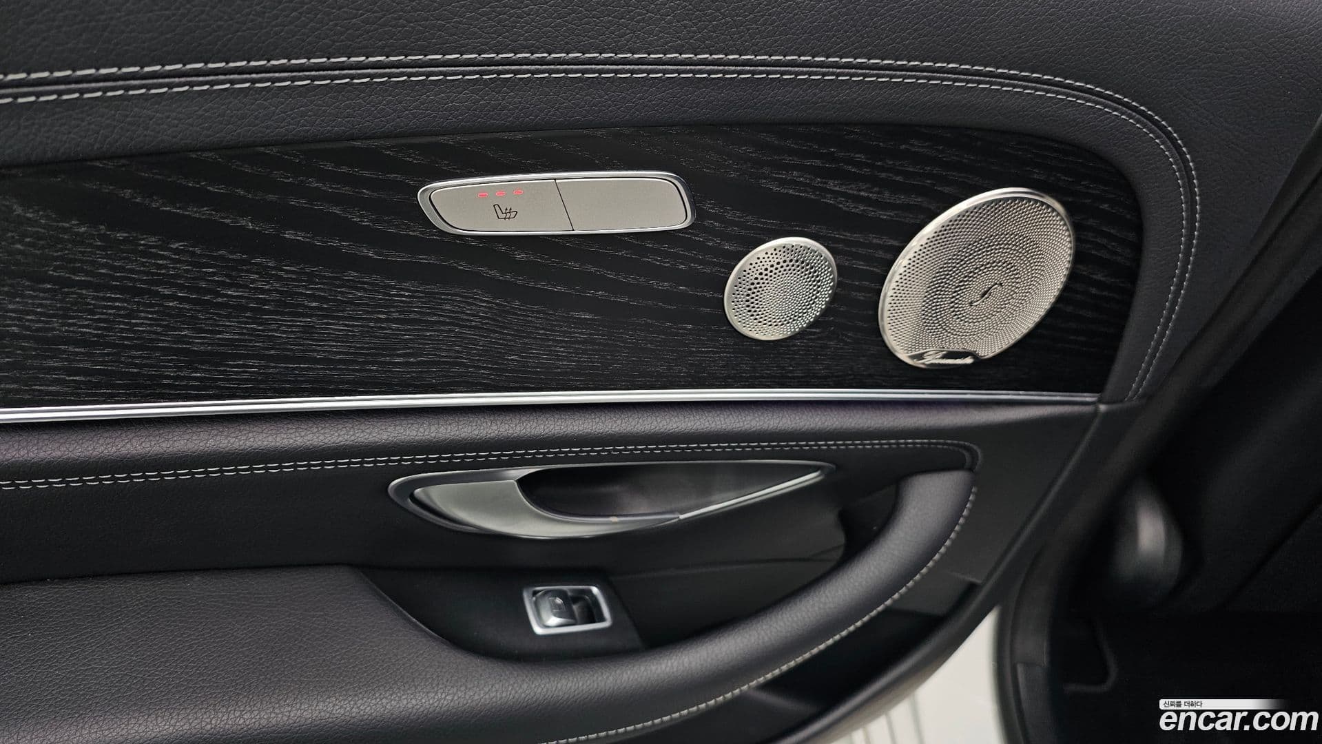 Main__Slider__Photo:E-Class Mercedes-Benz 2022.6-18