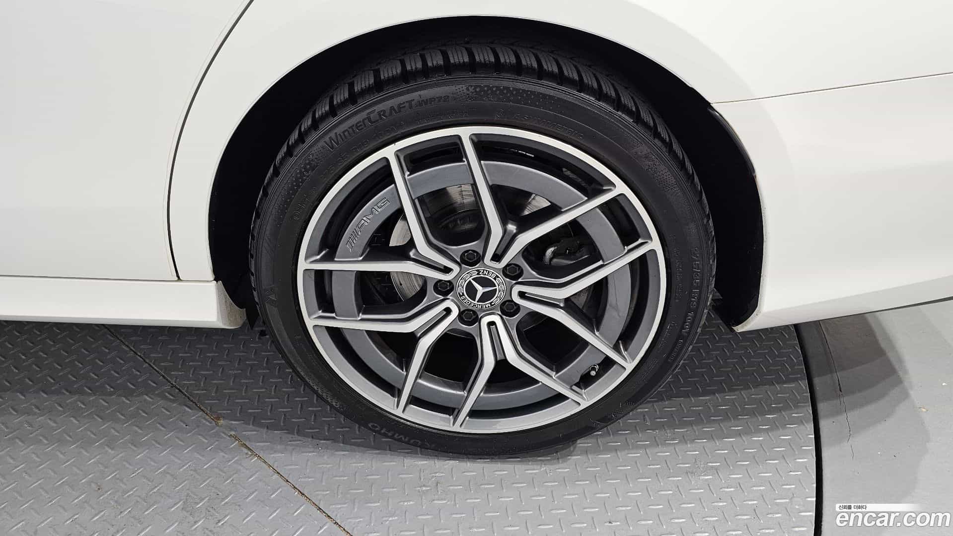 E-Class Mercedes-Benz 2022.6-OUTER-031