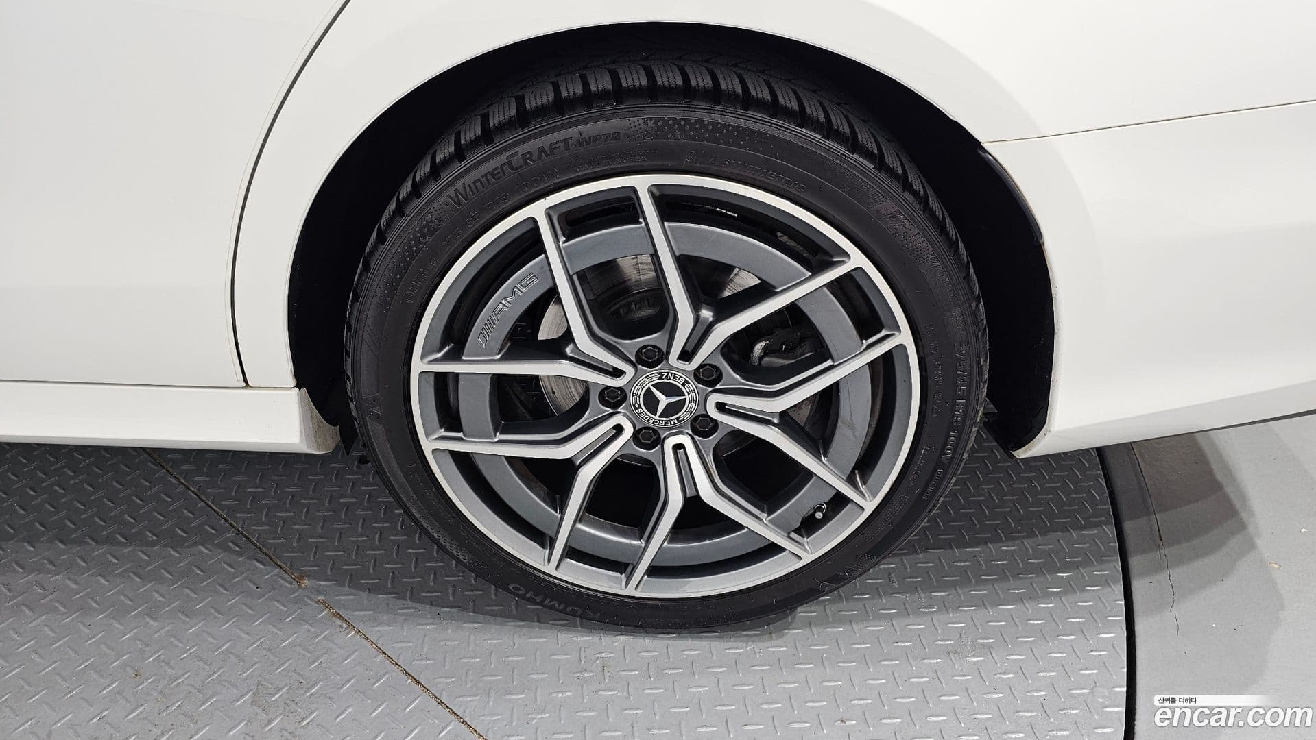 Main__Slider__Photo:E-Class Mercedes-Benz 2022.6-20