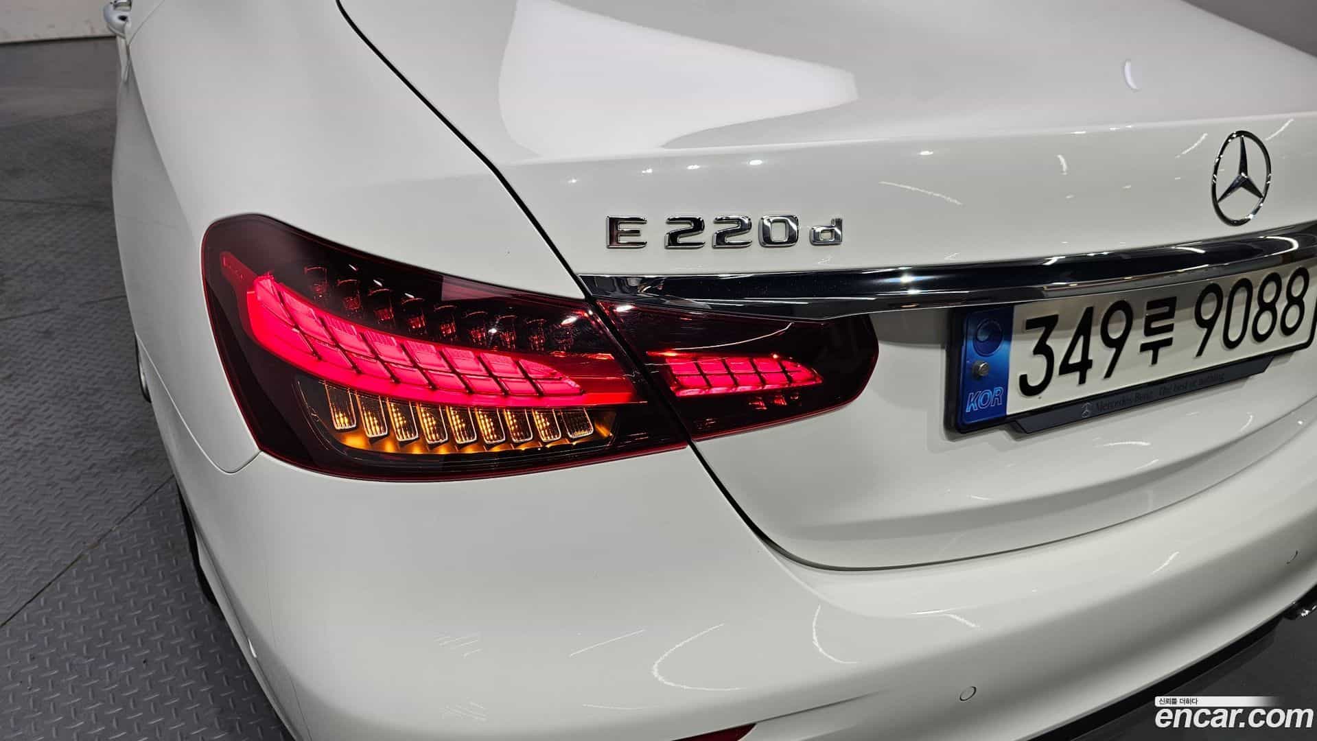E-Class Mercedes-Benz 2022.6-OUTER-033