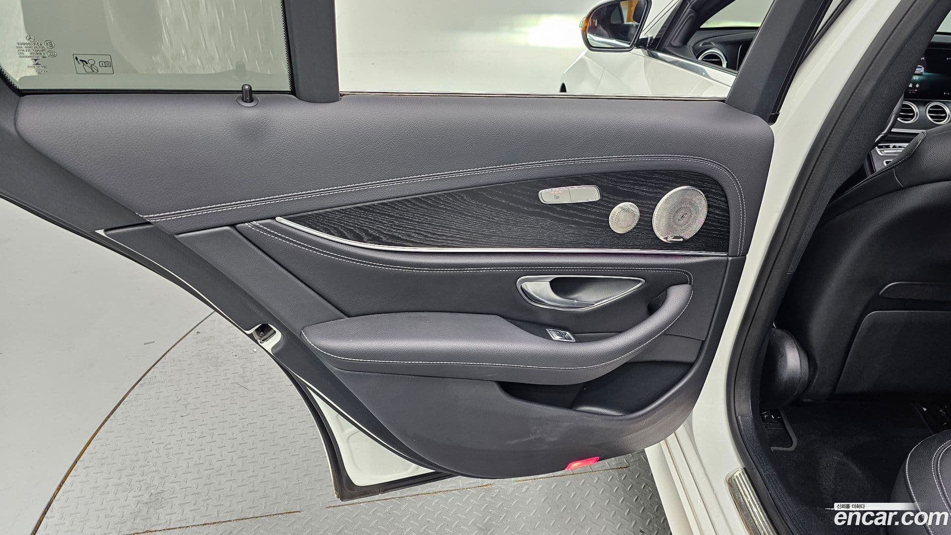 Main__Slider__Photo:E-Class Mercedes-Benz 2022.6-24