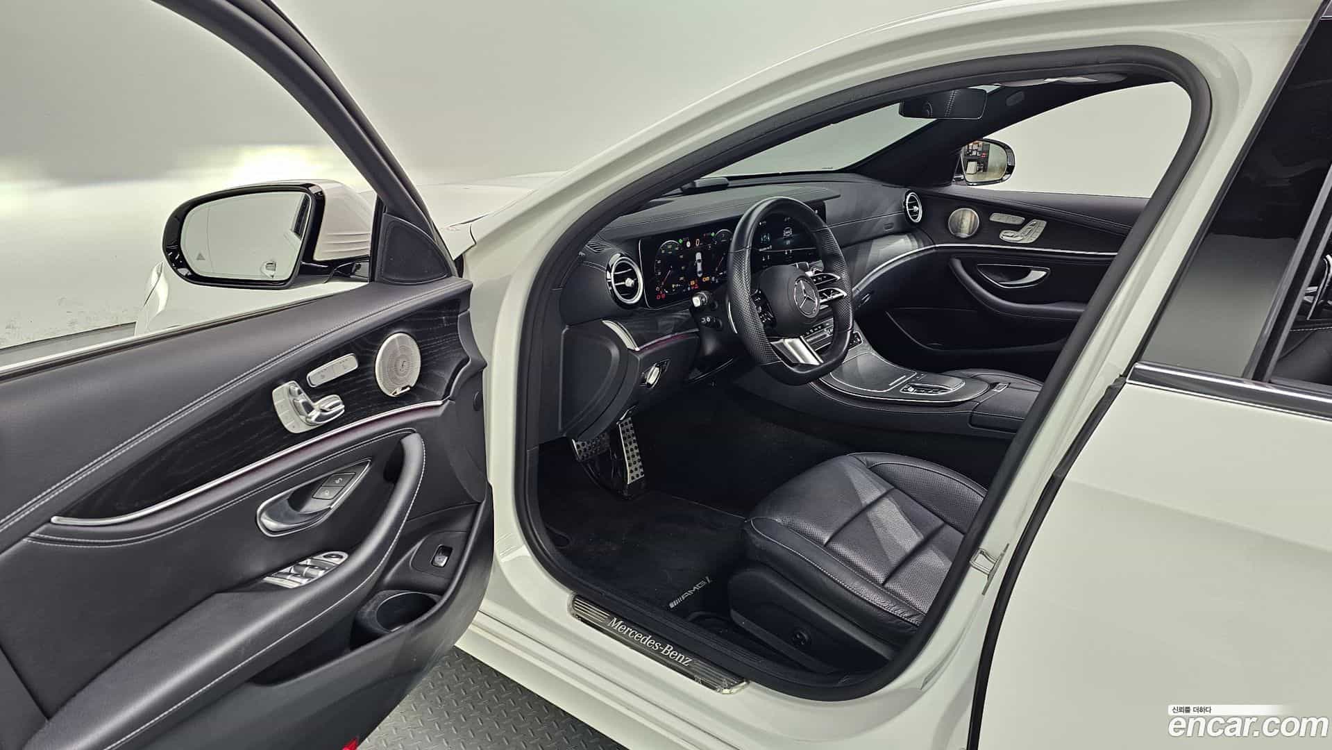 E-Class Mercedes-Benz 2022.6-INNER-036