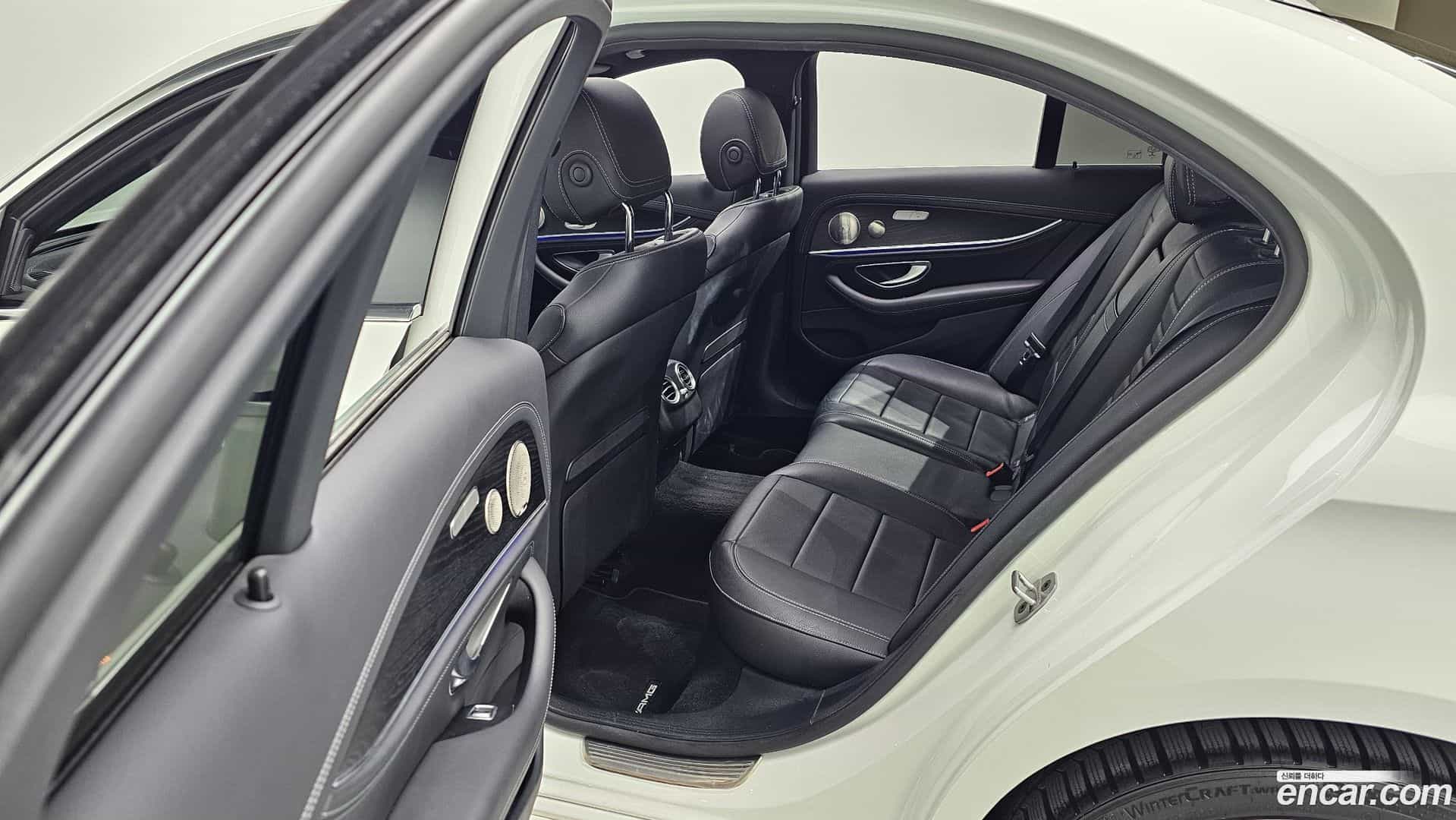 E-Class Mercedes-Benz 2022.6-OPTION-043