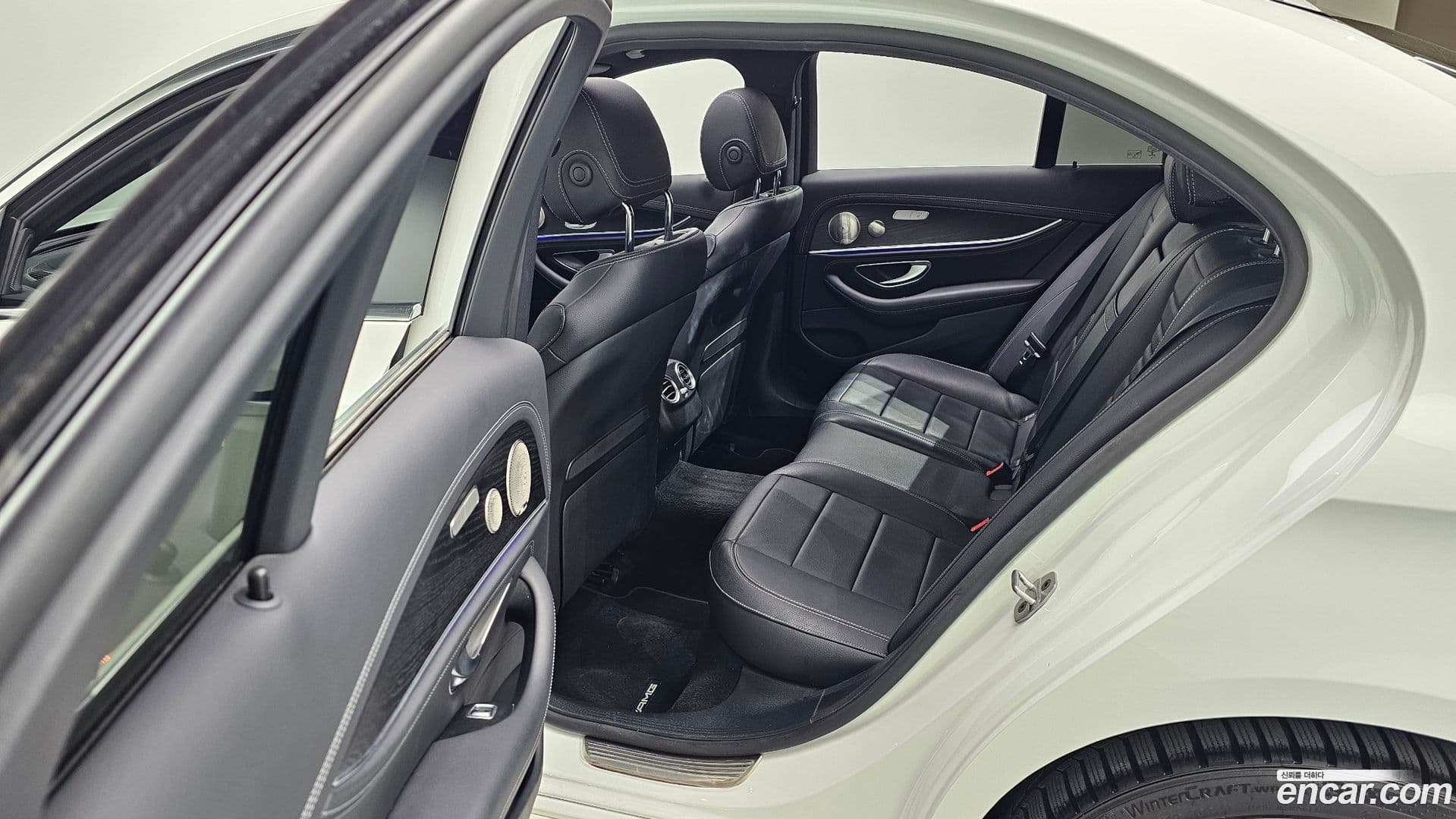 Main__Slider__Photo:E-Class Mercedes-Benz 2022.6-28