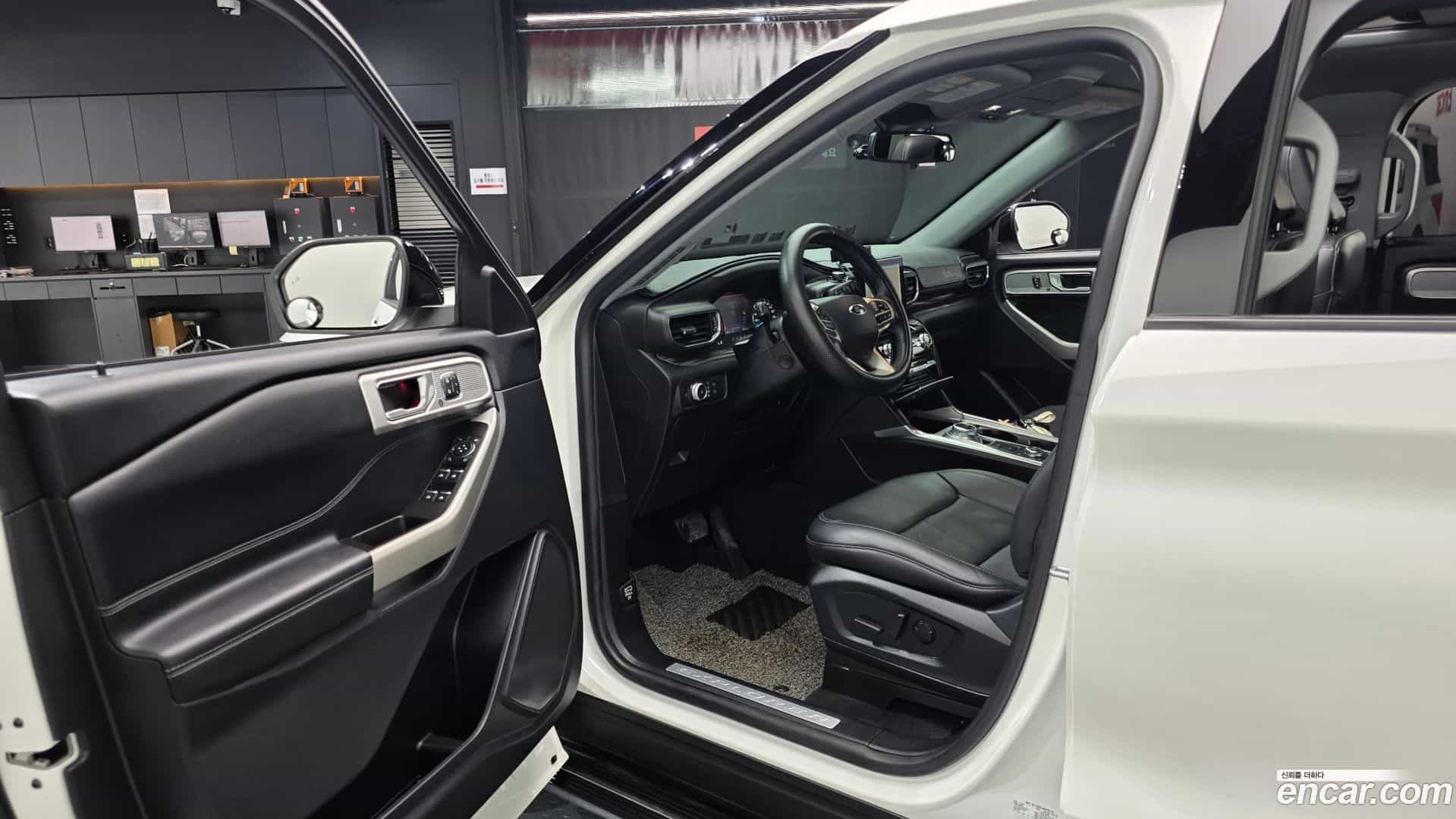 Explorer Ford 2021.11-INNER-010