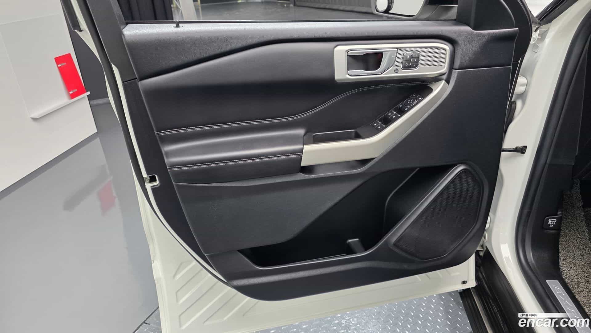 Explorer Ford 2021.11-INNER-034