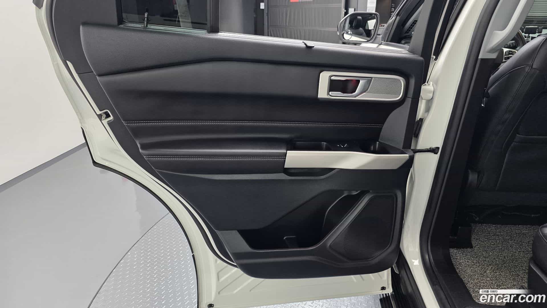Explorer Ford 2021.11-INNER-035