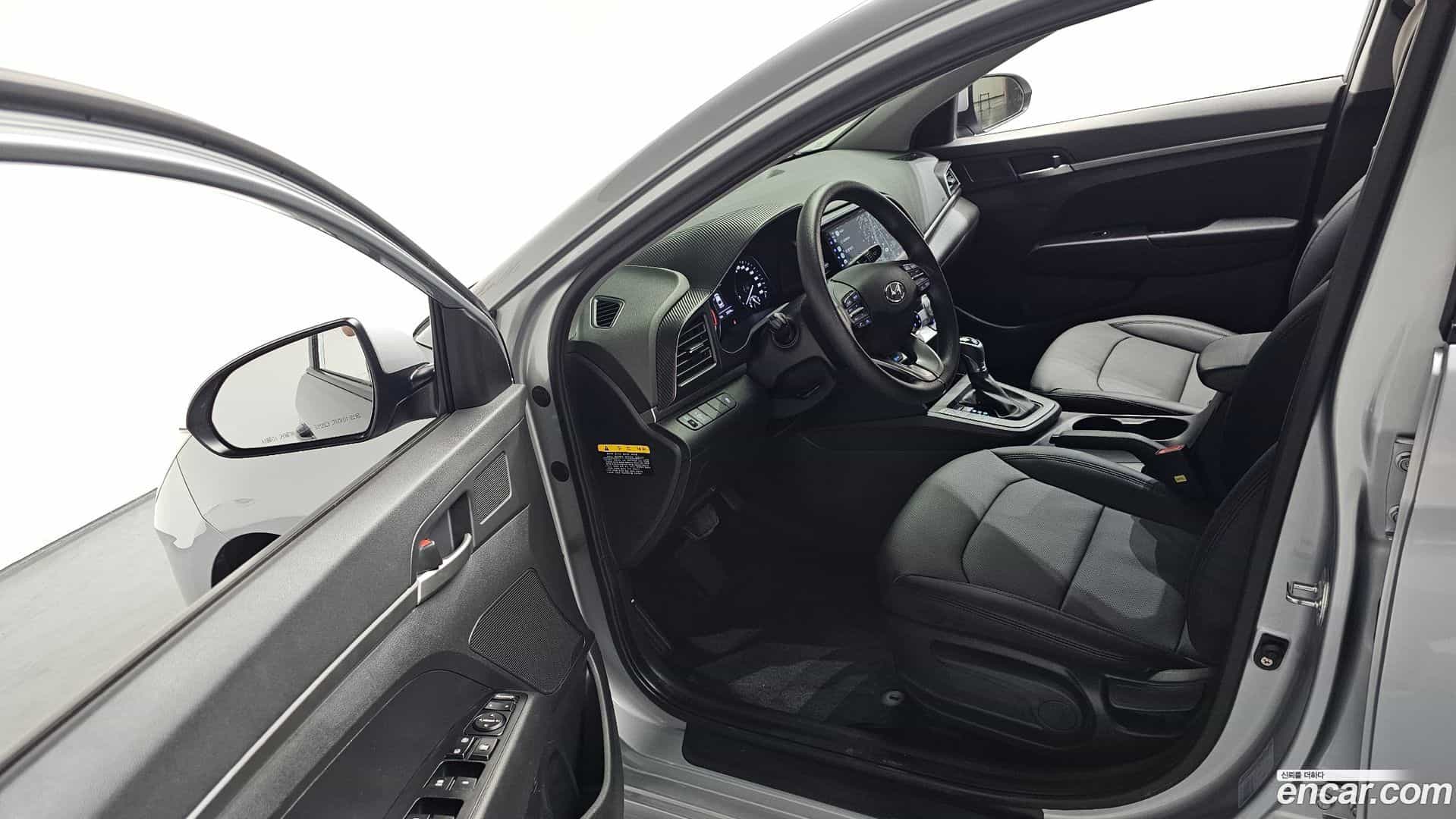 AVANTE Hyundai 2019.6-INNER-010