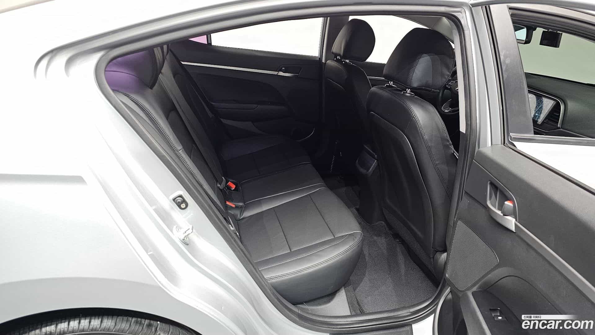 AVANTE Hyundai 2019.6-OPTION-015
