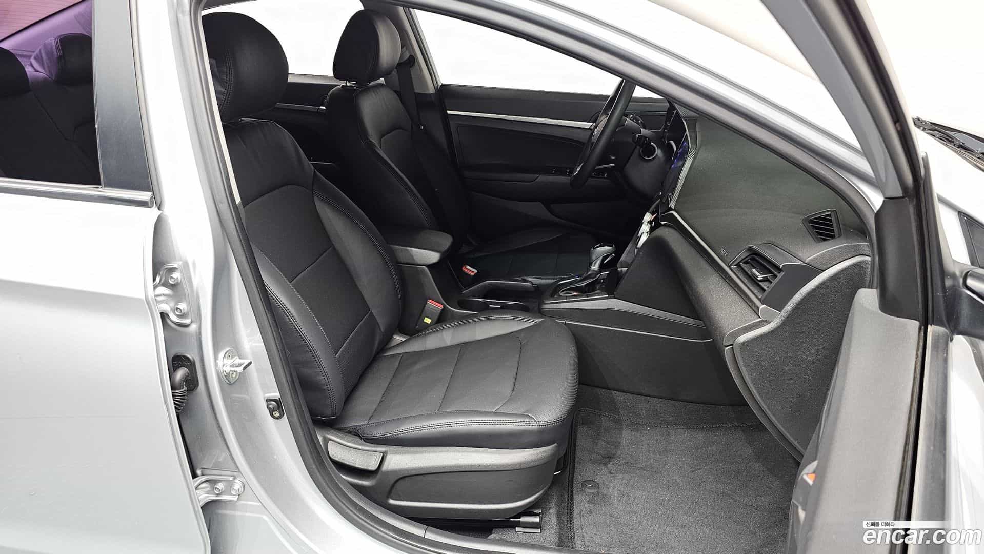 AVANTE Hyundai 2019.6-OPTION-016
