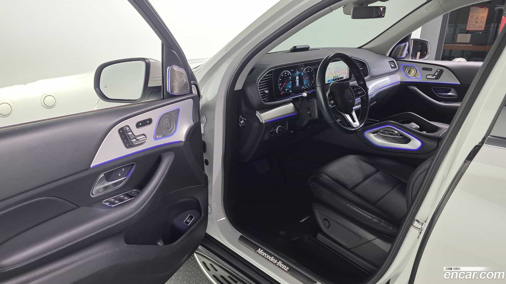 GLE-Class Mercedes-Benz 2019.11-INNER-010