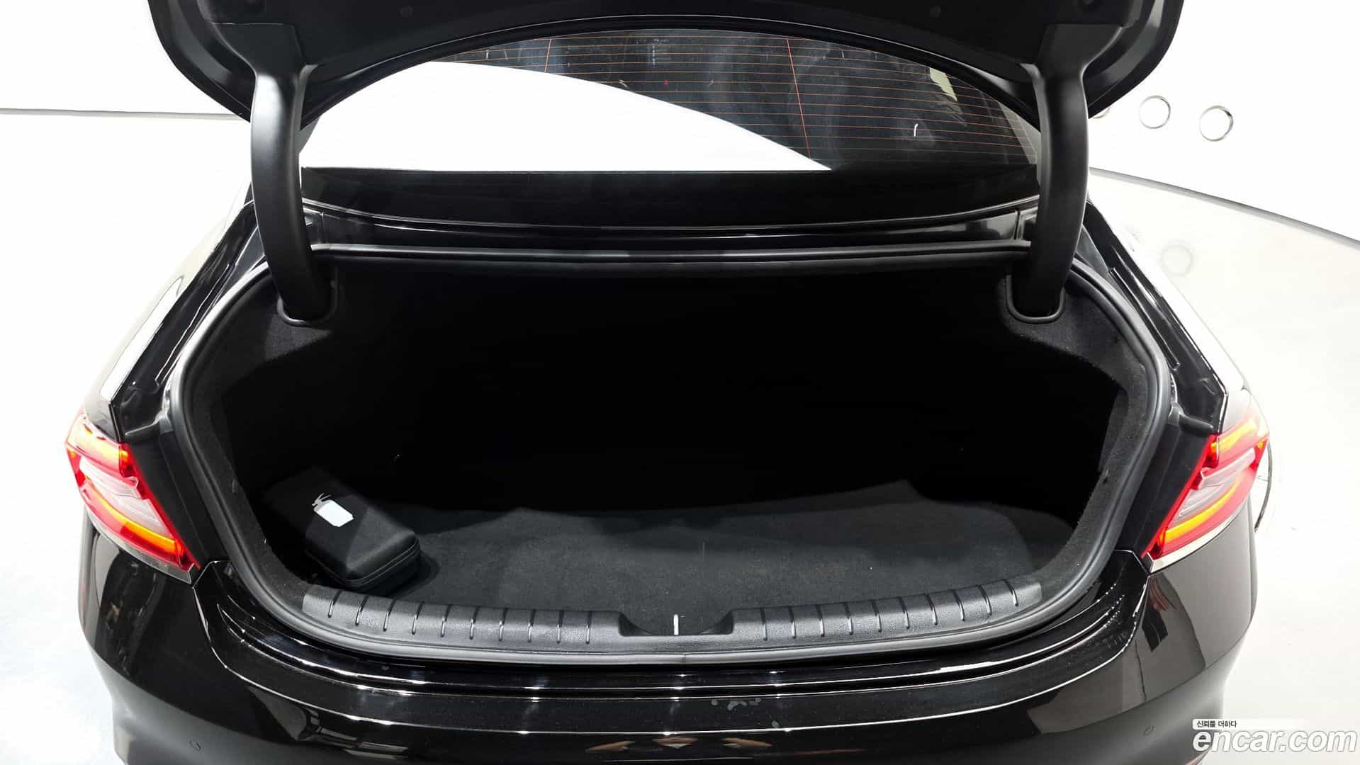 Grandeur Hyundai 2018.0-OPTION-023