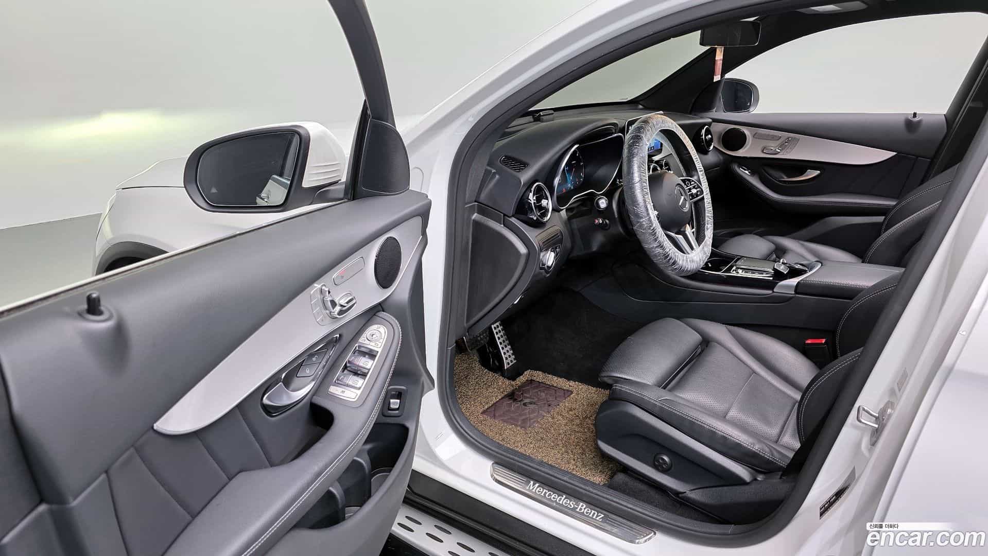 GLC-Class Mercedes-Benz 2021.2-INNER-010