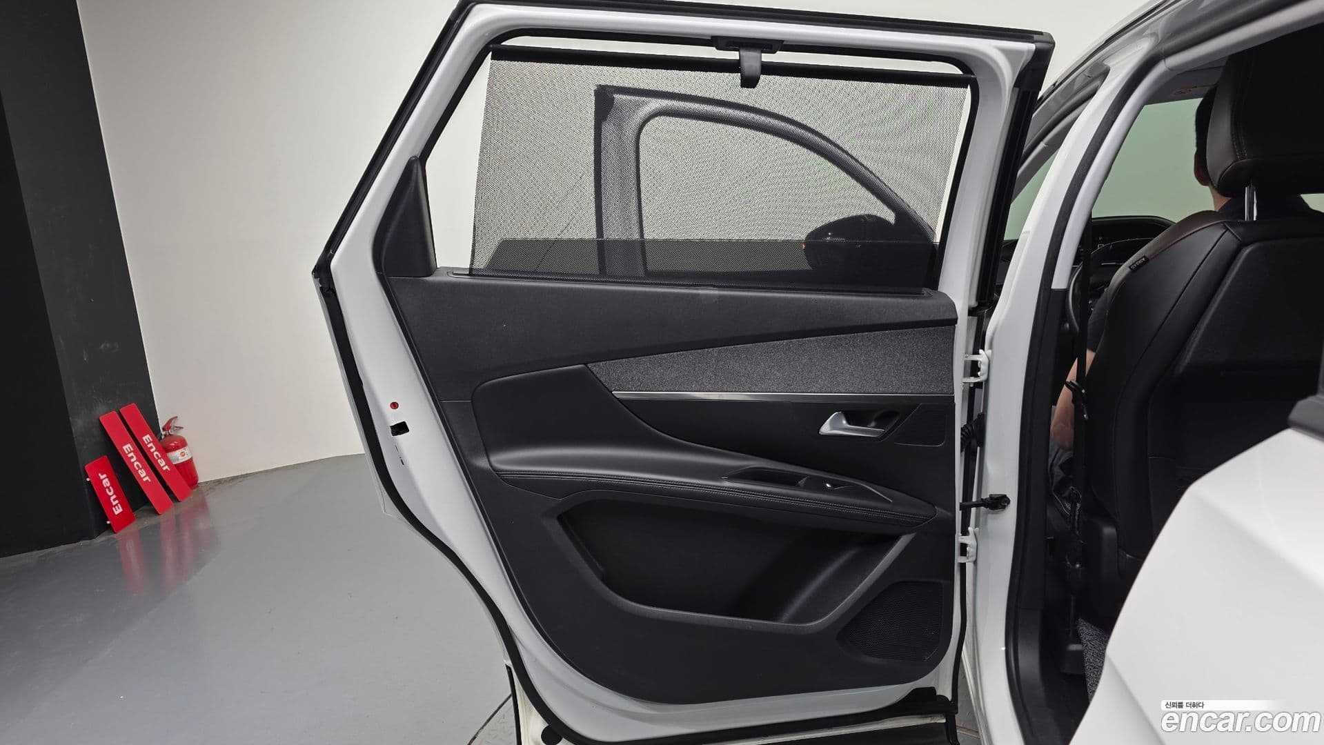 Main__Slider__Photo:5008 Peugeot 2018.2-24
