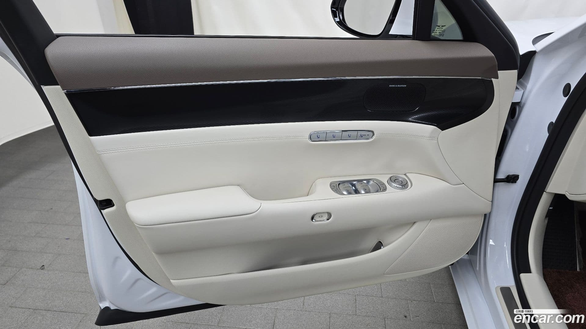 Main__Slider__Photo:G90 Genesis 2022.11-23