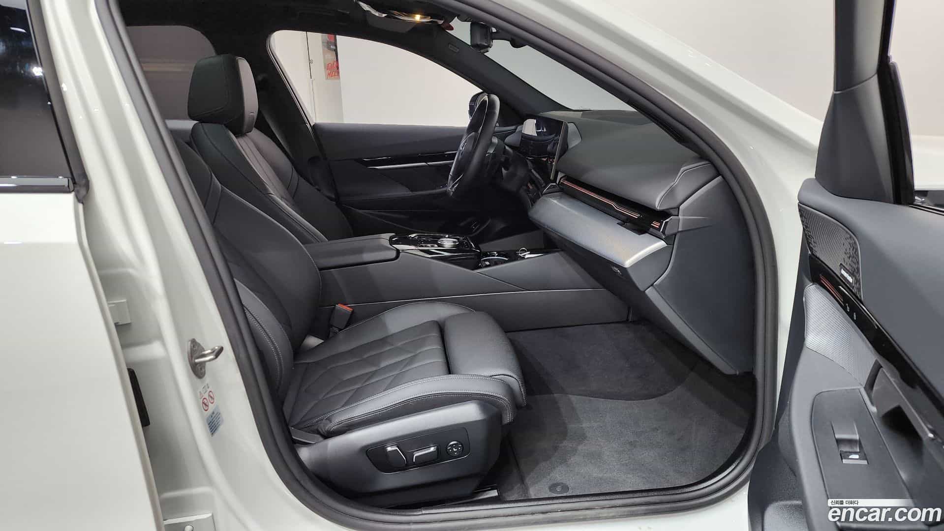 5-Series BMW 2024.2-INNER-036