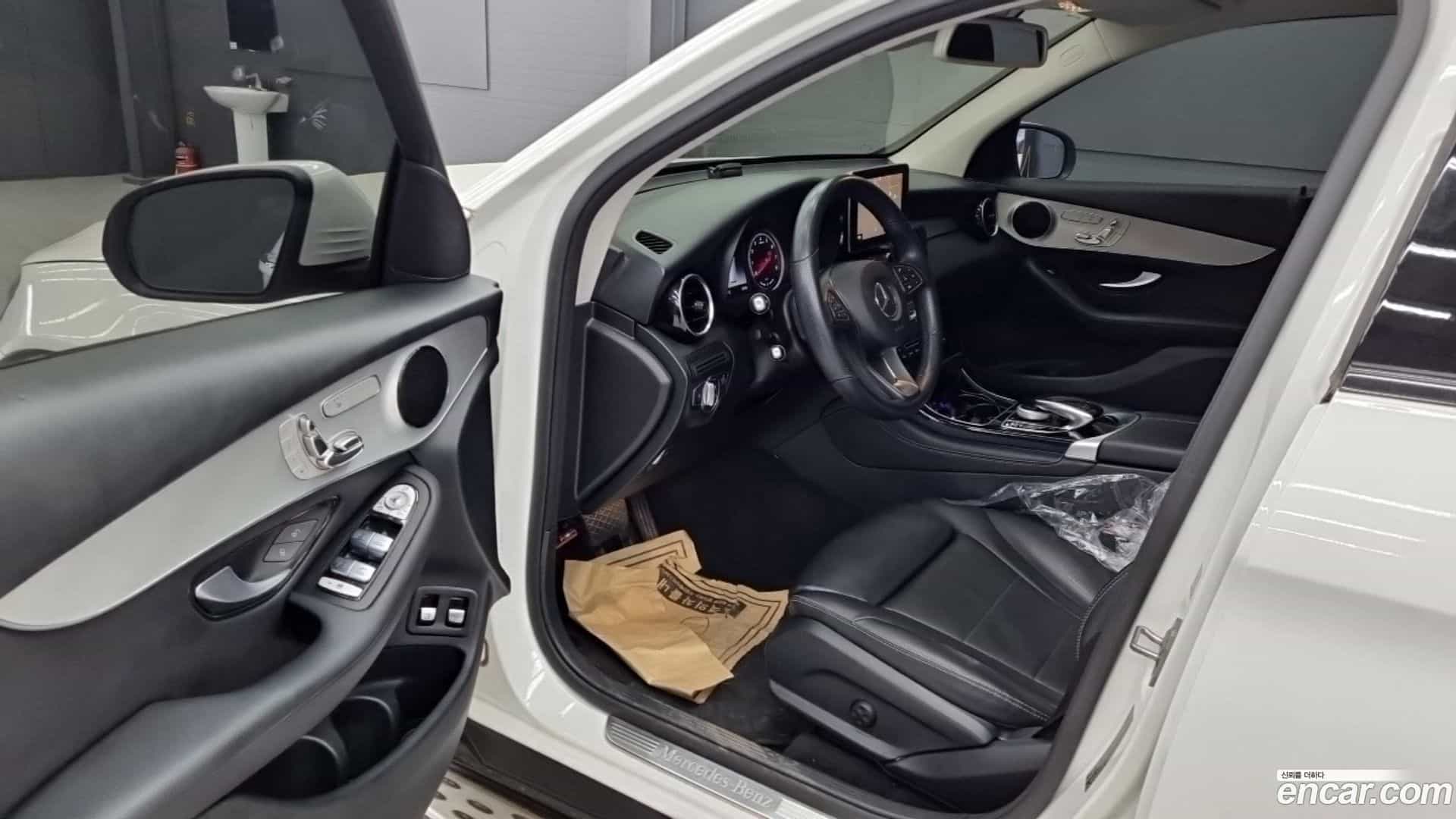 GLC-Class Mercedes-Benz 2018.11-OUTER-005