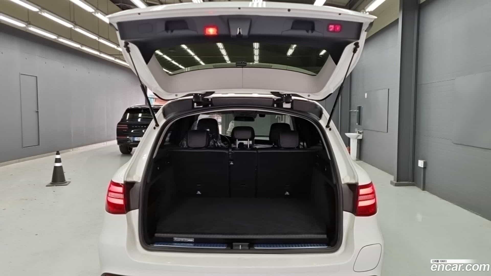 GLC-Class Mercedes-Benz 2018.11-OPTION-022