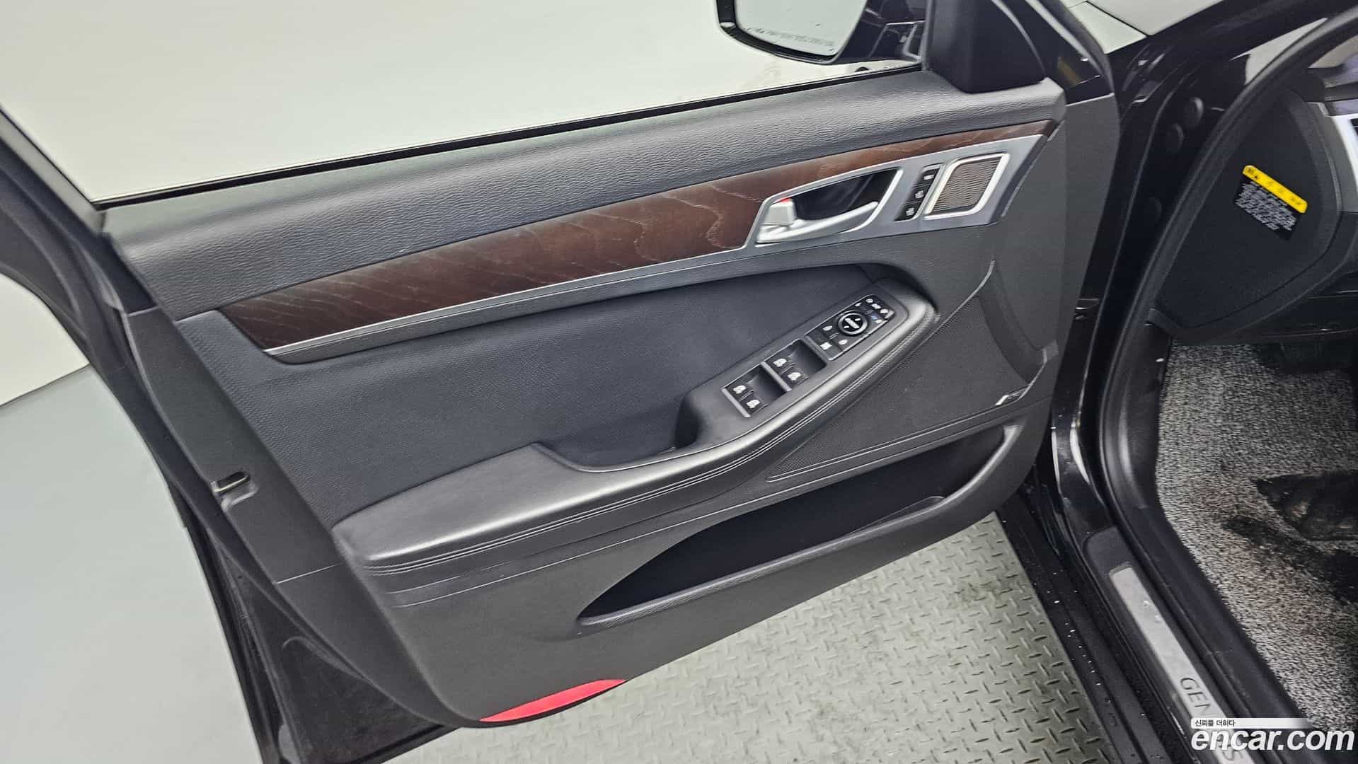 G80 Genesis 2018.7-INNER-034