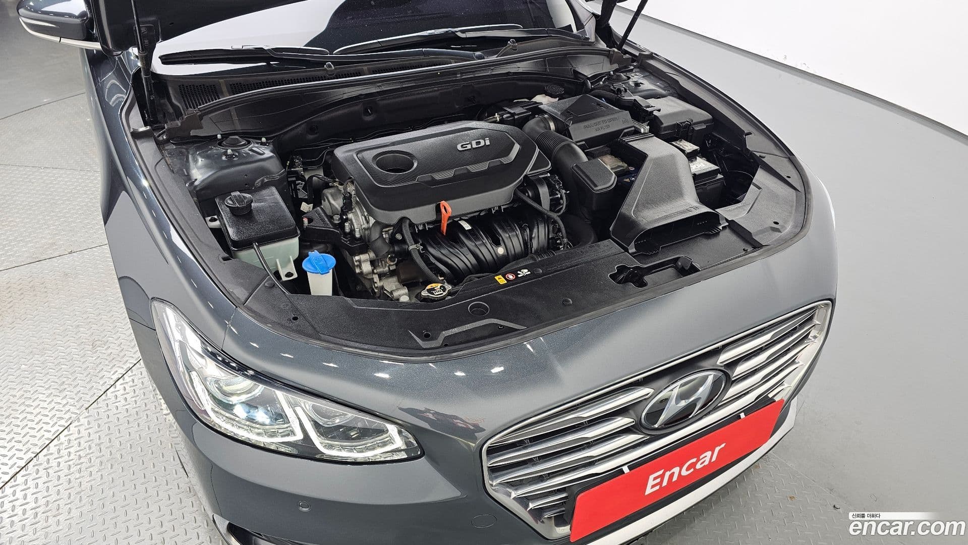 Main__Slider__Photo:Grandeur Hyundai 2019.0-5