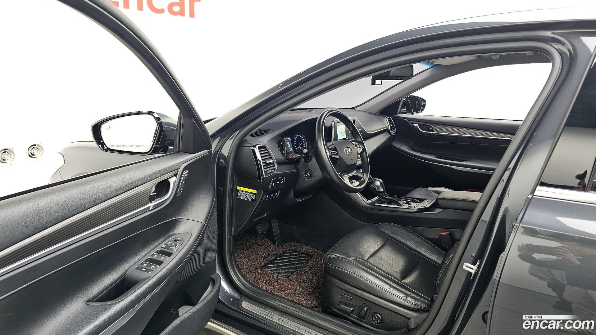 Main__Slider__Photo:Grandeur Hyundai 2019.0-9